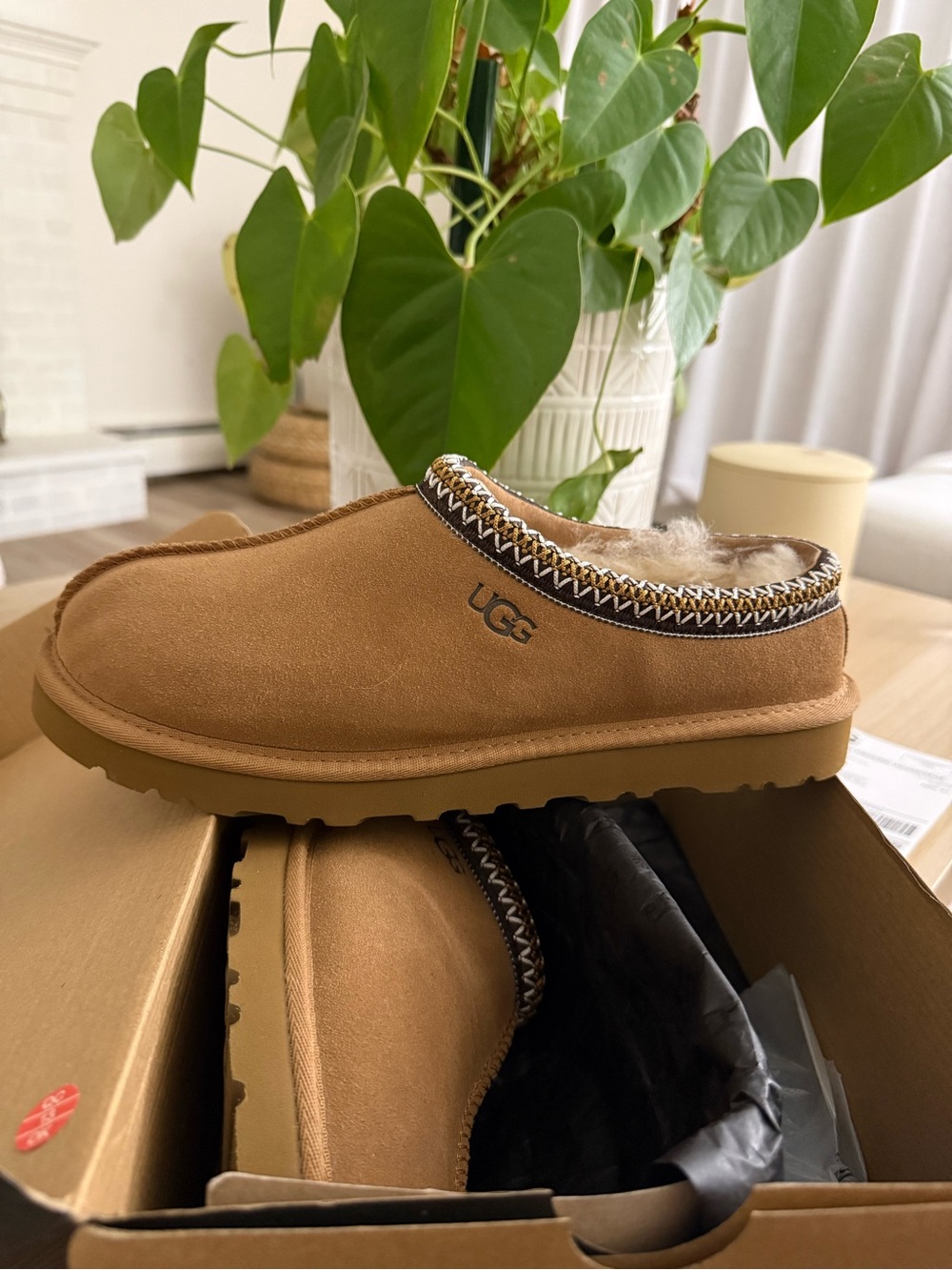 (10) Ugg Tasman- tan and brown